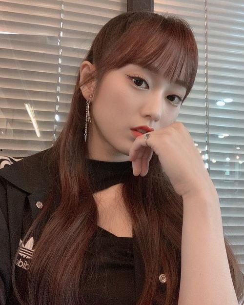 韩国美女主播心心,魅力四溢的屏幕女神