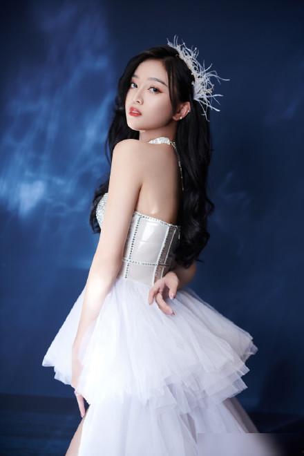 吴宣仪 照片,青春活力,魅力四溢的时尚演绎