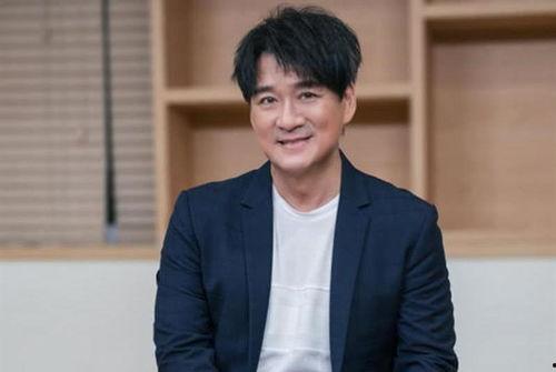 康恩赫家庭背景,出身名门,传承家族荣耀的传奇人生