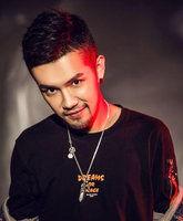 何巍然个人资料,才华横溢的青年才俊，多领域成就斐然